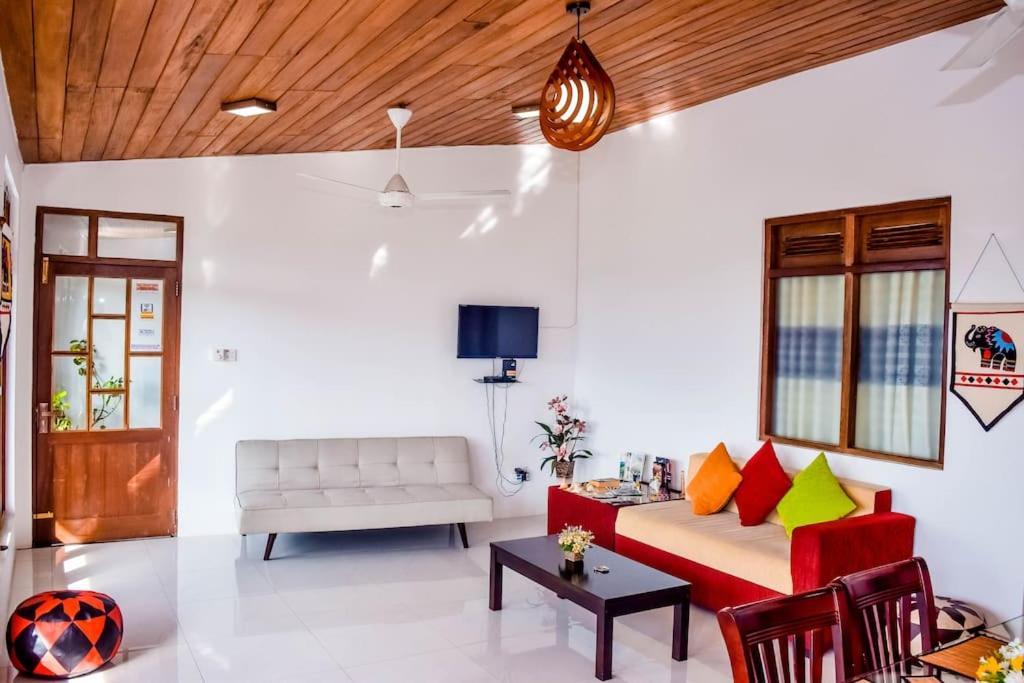 Saru Holiday Apartment - Upto 6 Guests Kandy Eksteriør billede