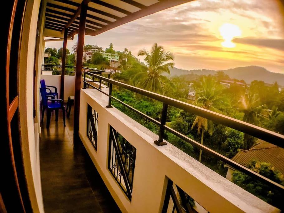 Saru Holiday Apartment - Upto 6 Guests Kandy Eksteriør billede
